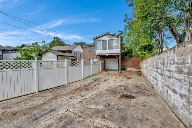 Building Photo - 2221 Avenue W26th St
