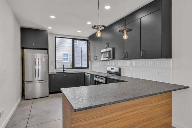Building Photo - Brand-New Townhome Just Minutes from Downt...