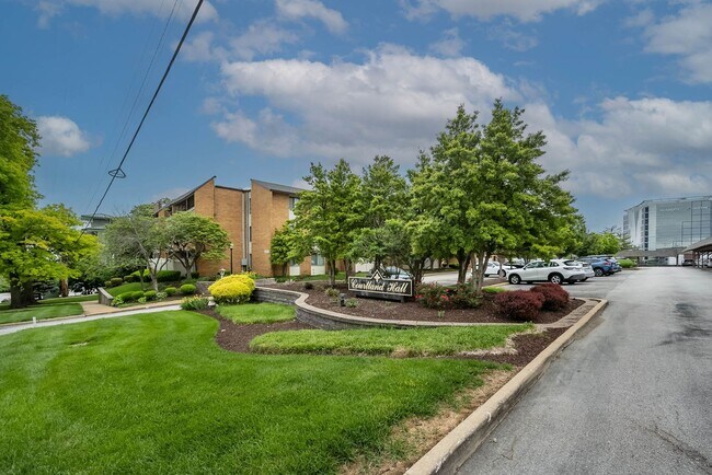 Building Photo - Two Bedroom, 2 Bath Creve Coeur Condo
