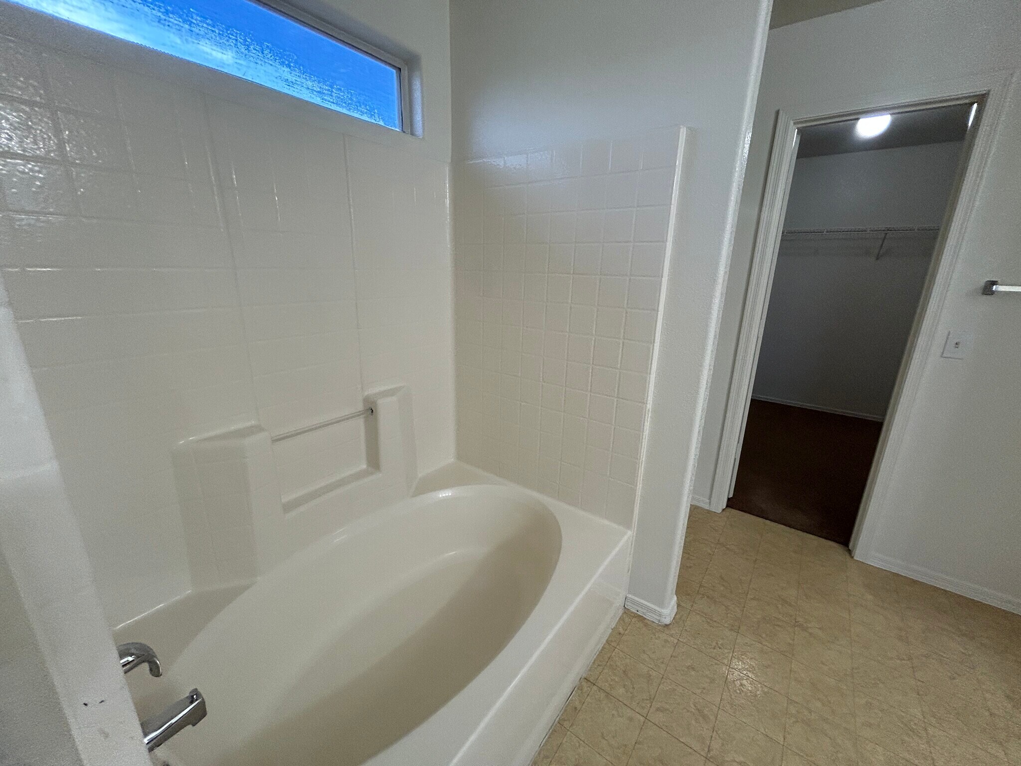Building Photo - 7399 W Solano Dr S