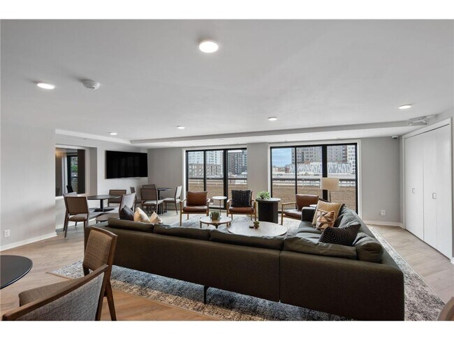 Building Photo - 20 NE 2nd St