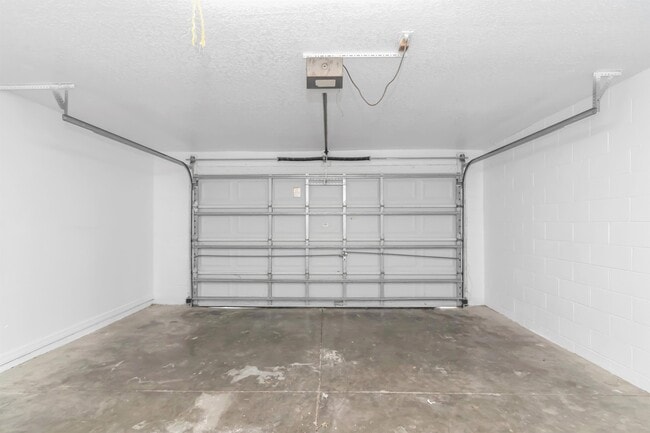 Building Photo - 2405 SE 46th Ct