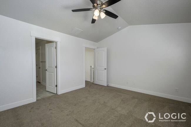 Building Photo - Beautiful Townhome in Lehi UT