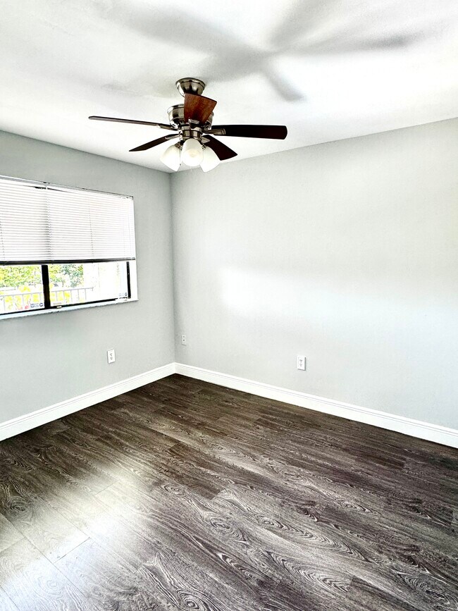 Building Photo - 2334 S Cypress Bend Dr