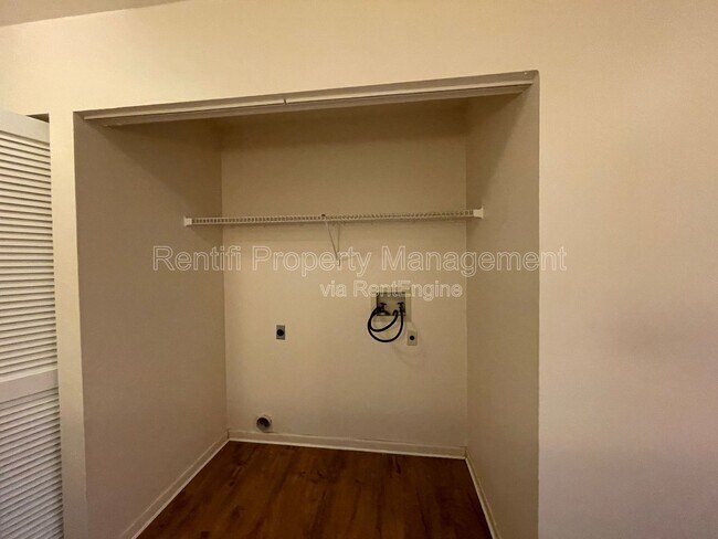 Building Photo - 2131 Crystal Dr