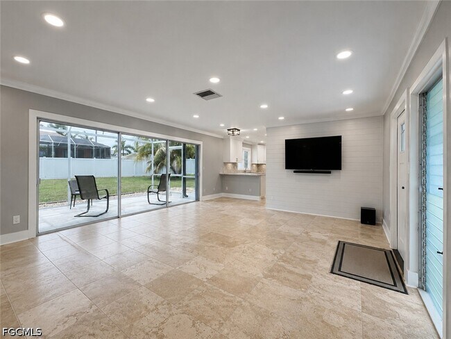Building Photo - 912 Dolphin Dr