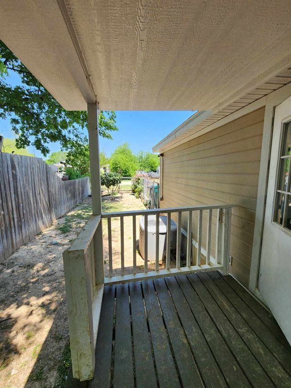 Building Photo - 922 Ashwood Dr
