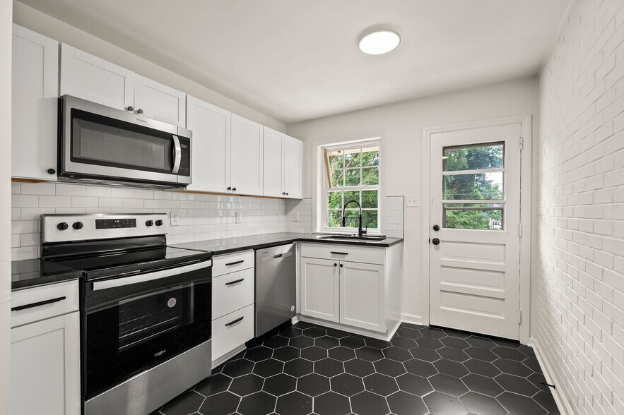 Building Photo - 1640 W Northwest Blvd