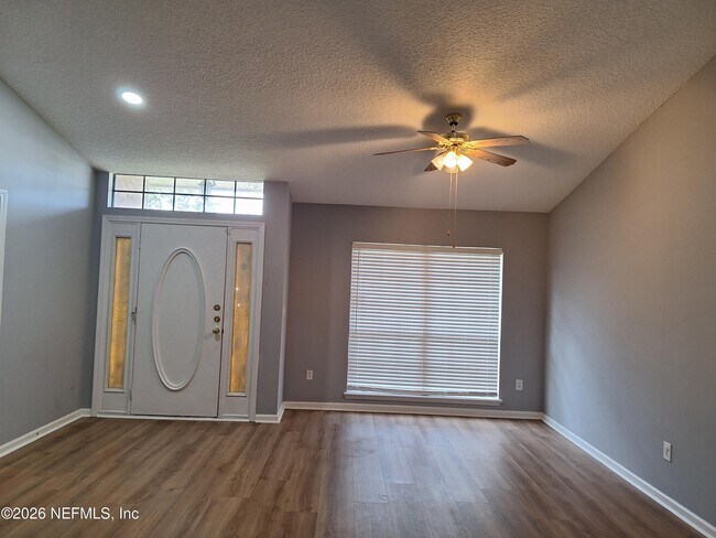 Building Photo - 513 White Jasmine Way