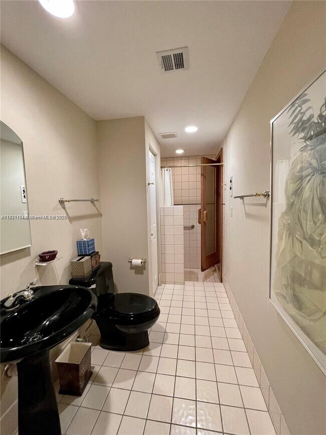 Building Photo - 6204 Paradise Point Dr