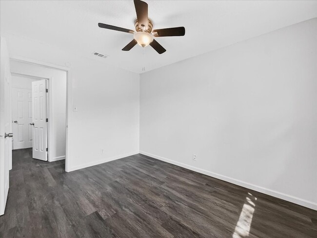 Building Photo - 2521 Putnam St
