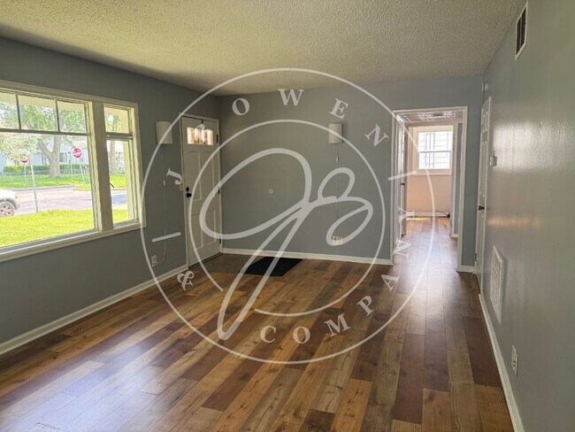 Building Photo - "3-Bedroom in Washington Local School Dist...