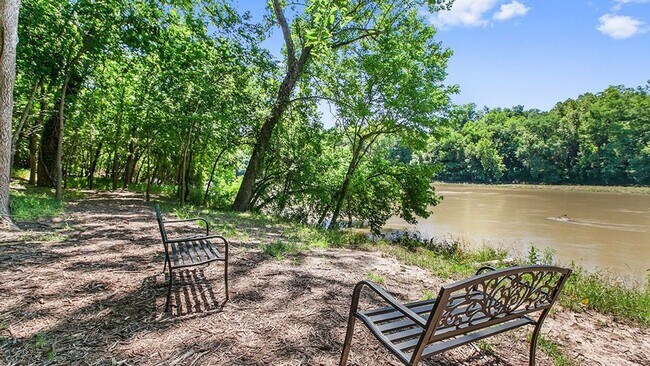 Building Photo - 3 BR / 2 BA - 1533 SF in Bastrop - Close t...