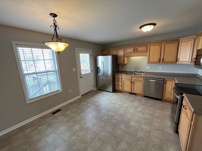 Building Photo - Charming 3 Bed / 2 Bath Ranch-Style Home o...