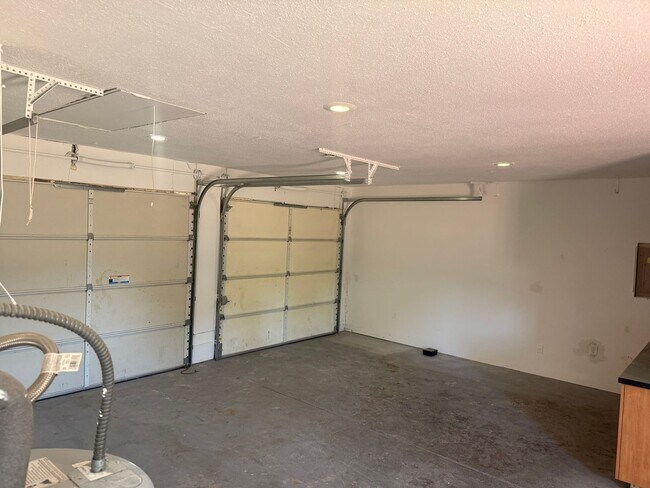 Building Photo - Comfortable Vancouver Living Near Parks, Recreation & Everyday Conveniences
