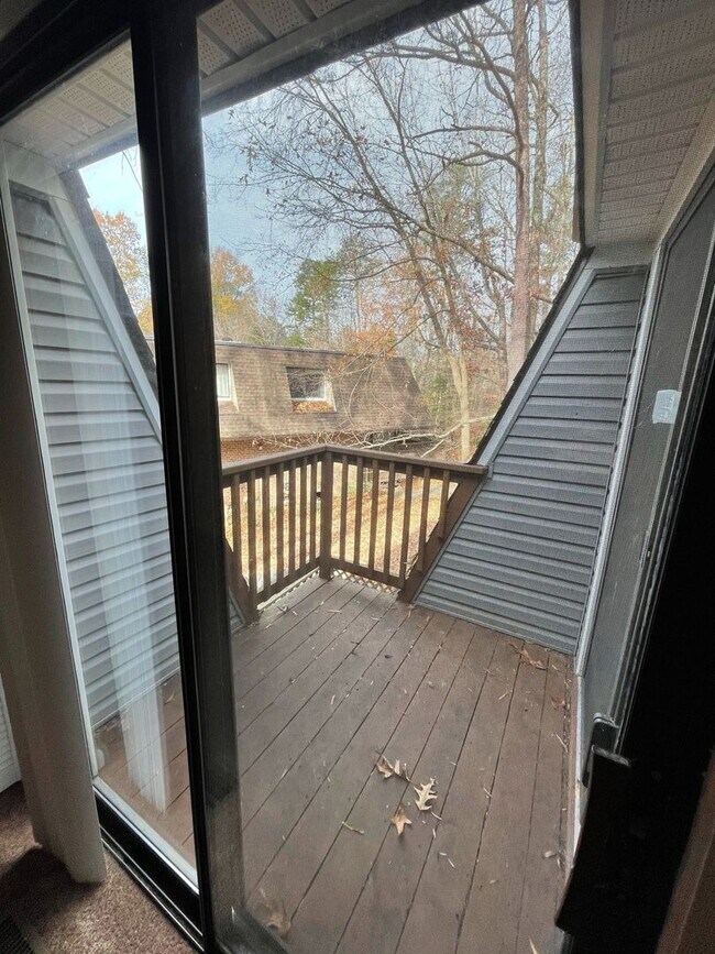 Building Photo - Spacious 3 bedroom in Finley Forest offers convenient location and neighborhood amenities