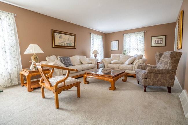 Building Photo - 3501 Saratoga Ave