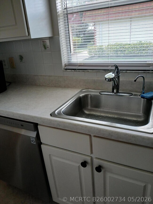 Building Photo - 92 Seville Dr