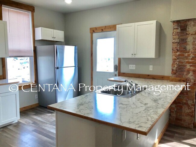 Building Photo - 600 S Montana St