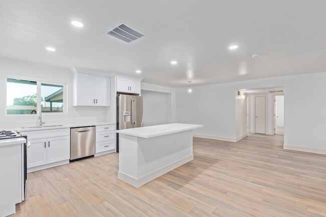 Building Photo - 1729 W Cortez St