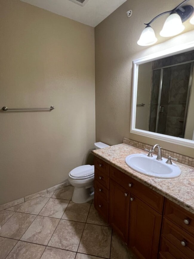 Building Photo - Lake Las Vegas Beauty!!! $2400 Great Views...