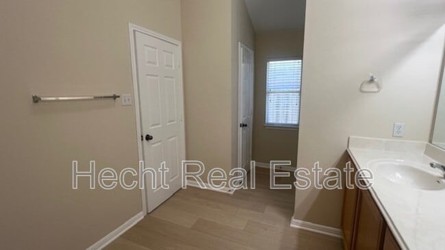 Building Photo - 1712 Bush Coat Ln