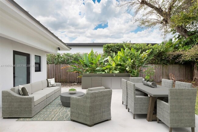 Building Photo - 311 NE 117th St