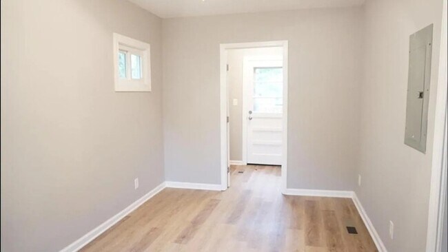 Building Photo - Charming 3-bedroom, 1-bath home with a spa...