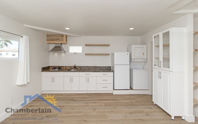 Building Photo - Studio in Oceanside!