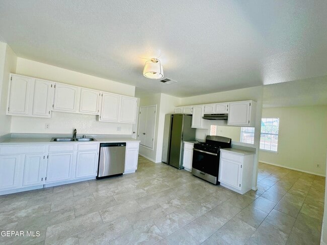 Building Photo - 12480 Martin Bauman Dr