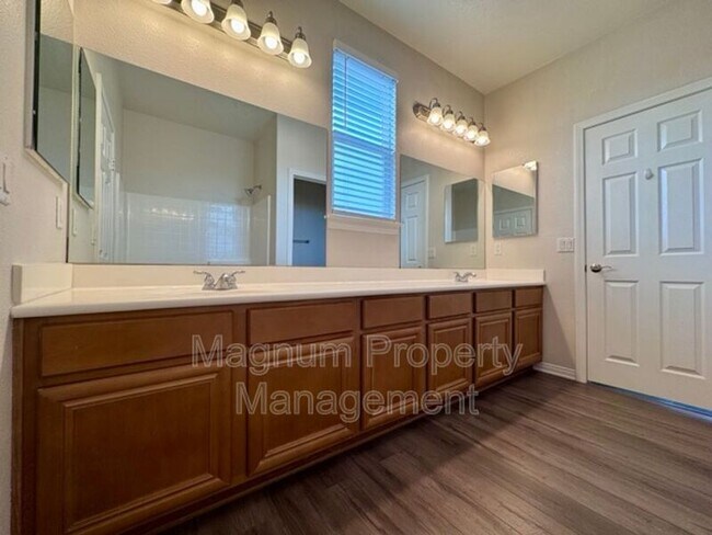 Building Photo - 34333 Northhaven Dr