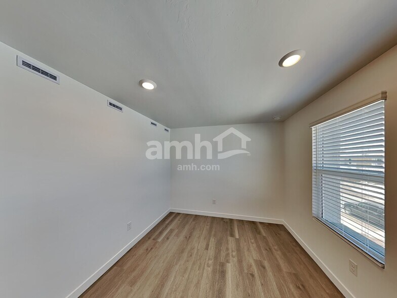 Building Photo - 6476 E Paseo Baranda