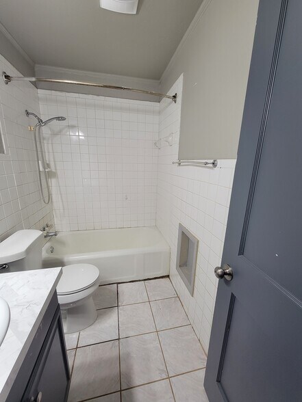 Building Photo - 504 N Marshall Dr