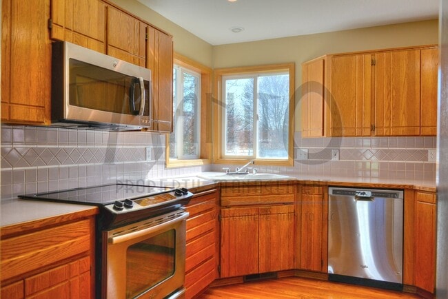 Building Photo - Sprawling Liberty Lake Home