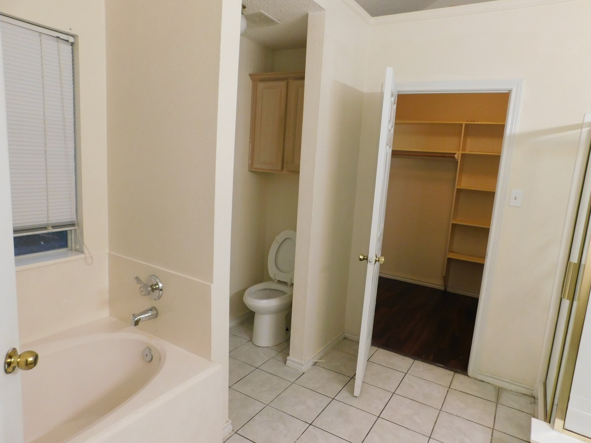 Building Photo - 624 Elm Falls Pl