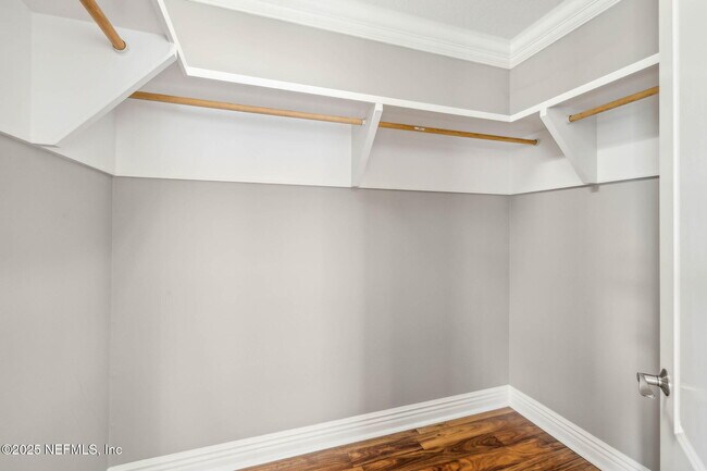 Building Photo - 137 3rd St S