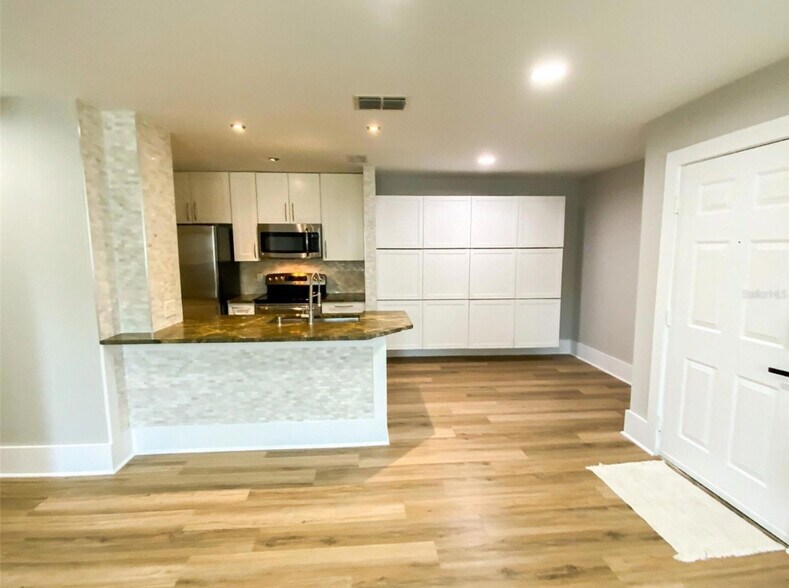 Building Photo - 1400 Gandy Blvd N