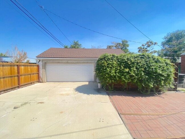 Building Photo - Fabulous Reno Historical House - Charming ...