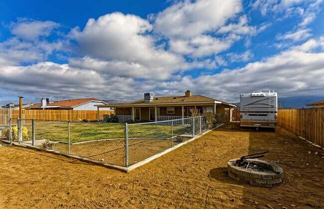 Building Photo - Desirable Apple Valley Single-Story on Expansive Lot | 3 Bed, 2 Bath Beauty