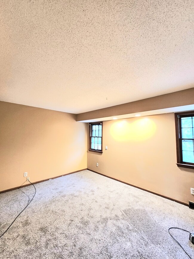 Master bedroom - 7325 N Brooklyn Ave