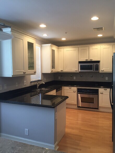 Building Photo - 308 W Mallory Cir