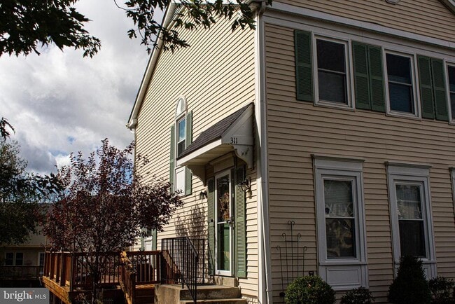 Building Photo - 311 Whitcliff Ct