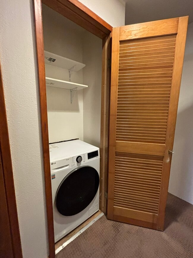 Building Photo - 8860 Villa La Jolla Dr