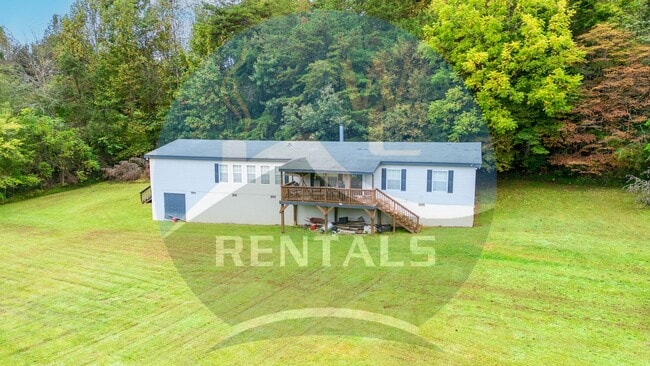 Building Photo - 4 bedroom 2 bath Double-Wide Trailer tastefully decorated and fully furnished available 12/1/25  ...