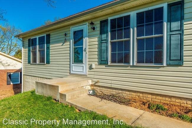 Building Photo - 3 br, 2 bath House - 4424B Valley View Road