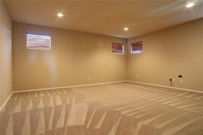 Building Photo - 13393 Mondovi Dr