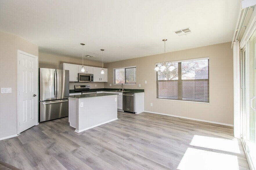 Building Photo - 2468 E Palm Beach Dr