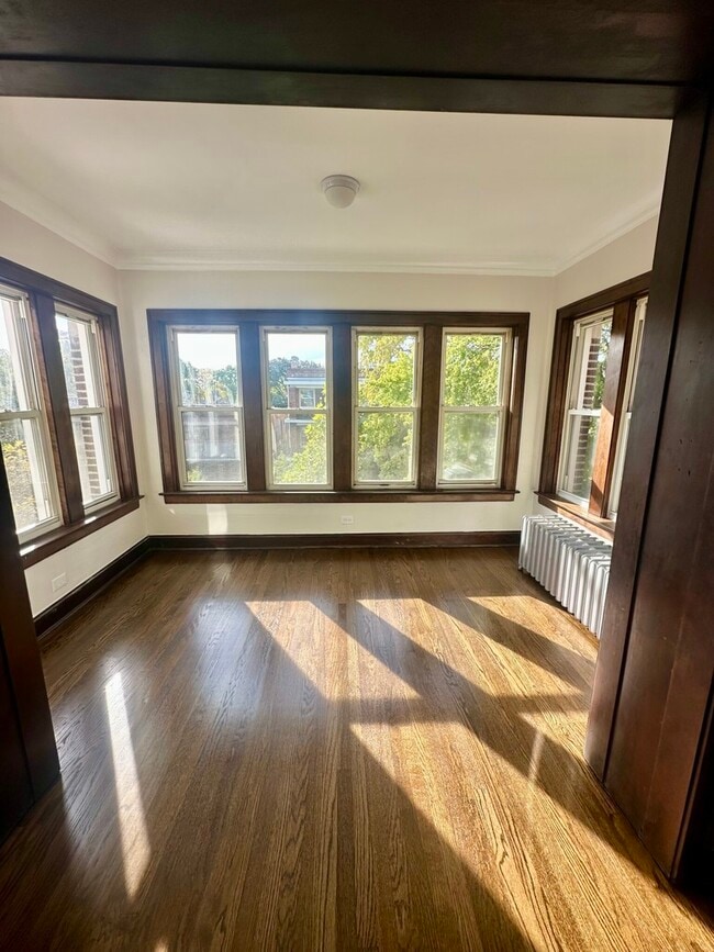 Building Photo - 1310 W Thorndale Ave