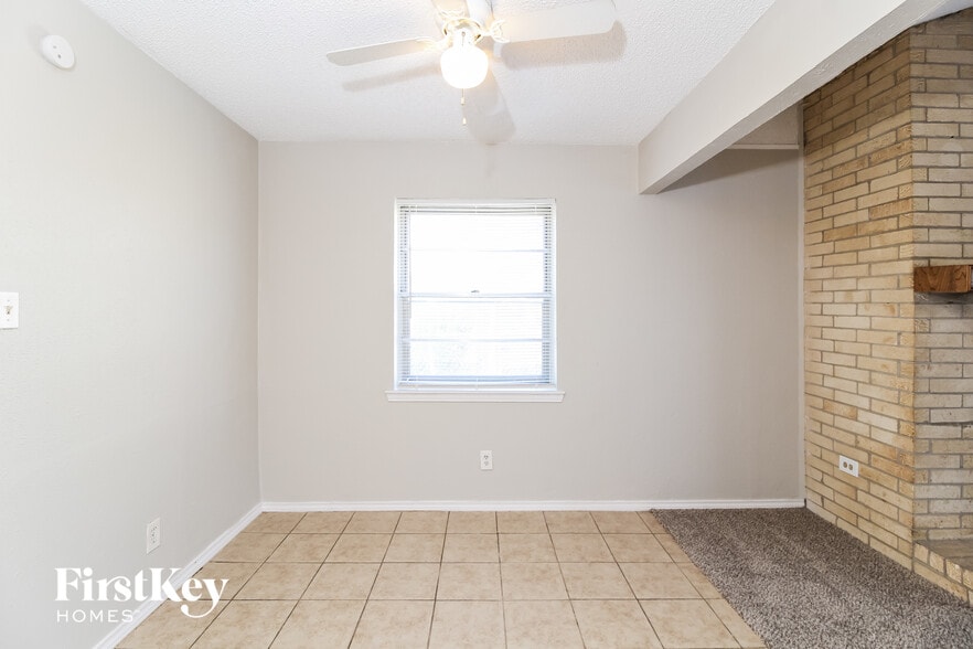 Building Photo - 502 Oak Ridge Pl