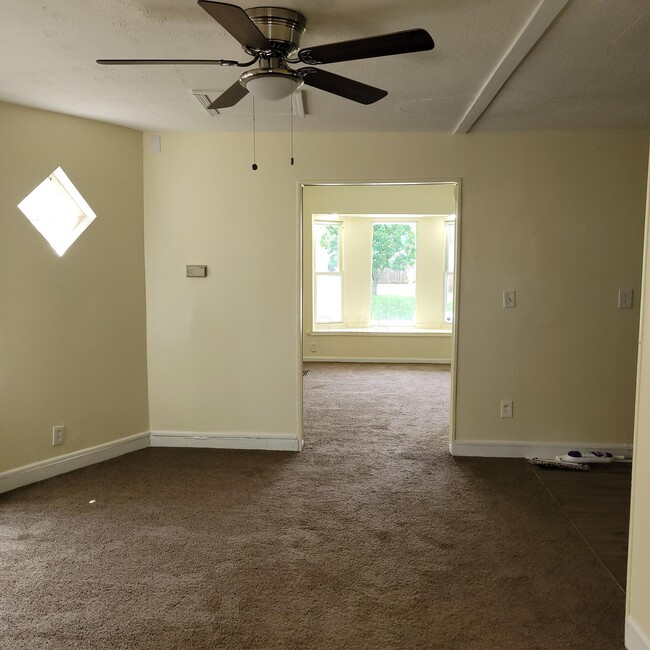 Building Photo - 438 S Powell Ave